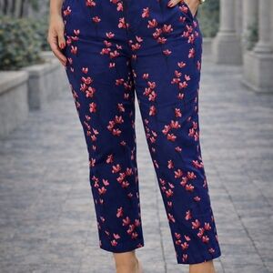 SOLD ✨️🔥LOFT Navy Floral Cropped Pants